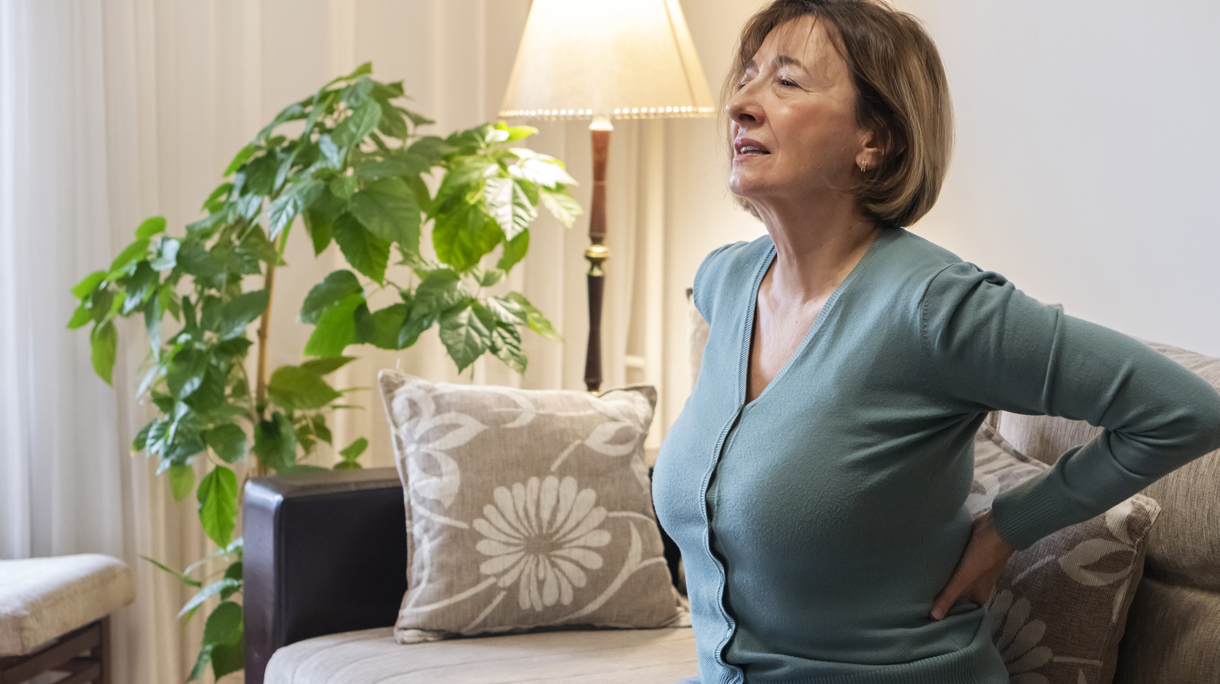 vrouw met lage rugpijn