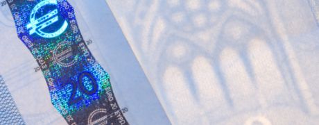 3470907-Minder-vals-geld_460x180