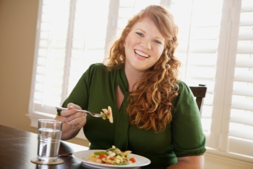 vrouw_eet_pasta_506x338