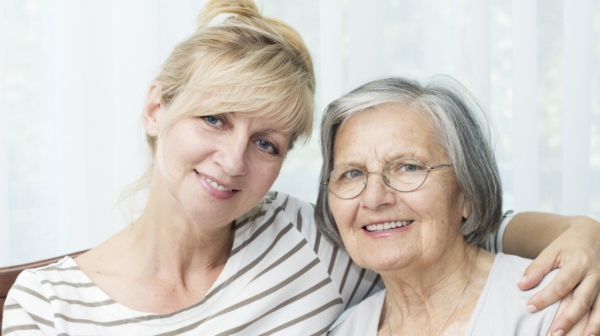 dochter met moeder met parkinson