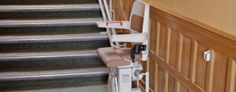3471569-Rijken-hebben-recht-op-traplift_460x180