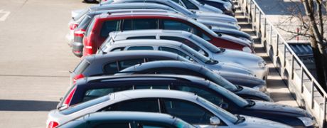 3471571-Vrouwenparkeerplaats-is-discriminatie_460x180