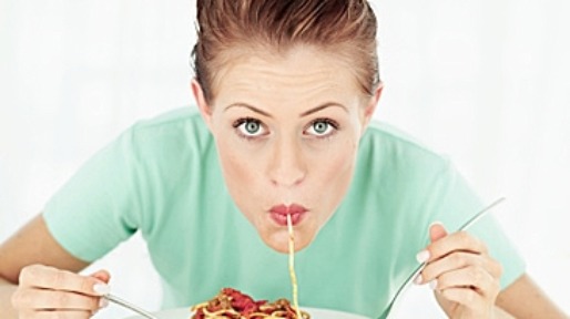 vrouw_eet_pasta_365x243_0