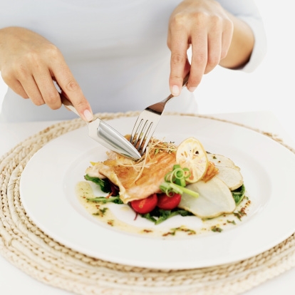 vrouw_eet_vis_414x414_0
