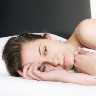 vrouw_verdrietig_in_bed_320x320_0