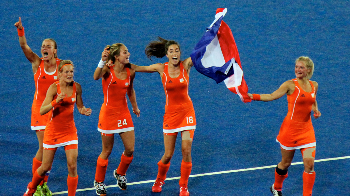 netherlands_womens_hockey_celebrate_-_2012_olympics_kleiner_0