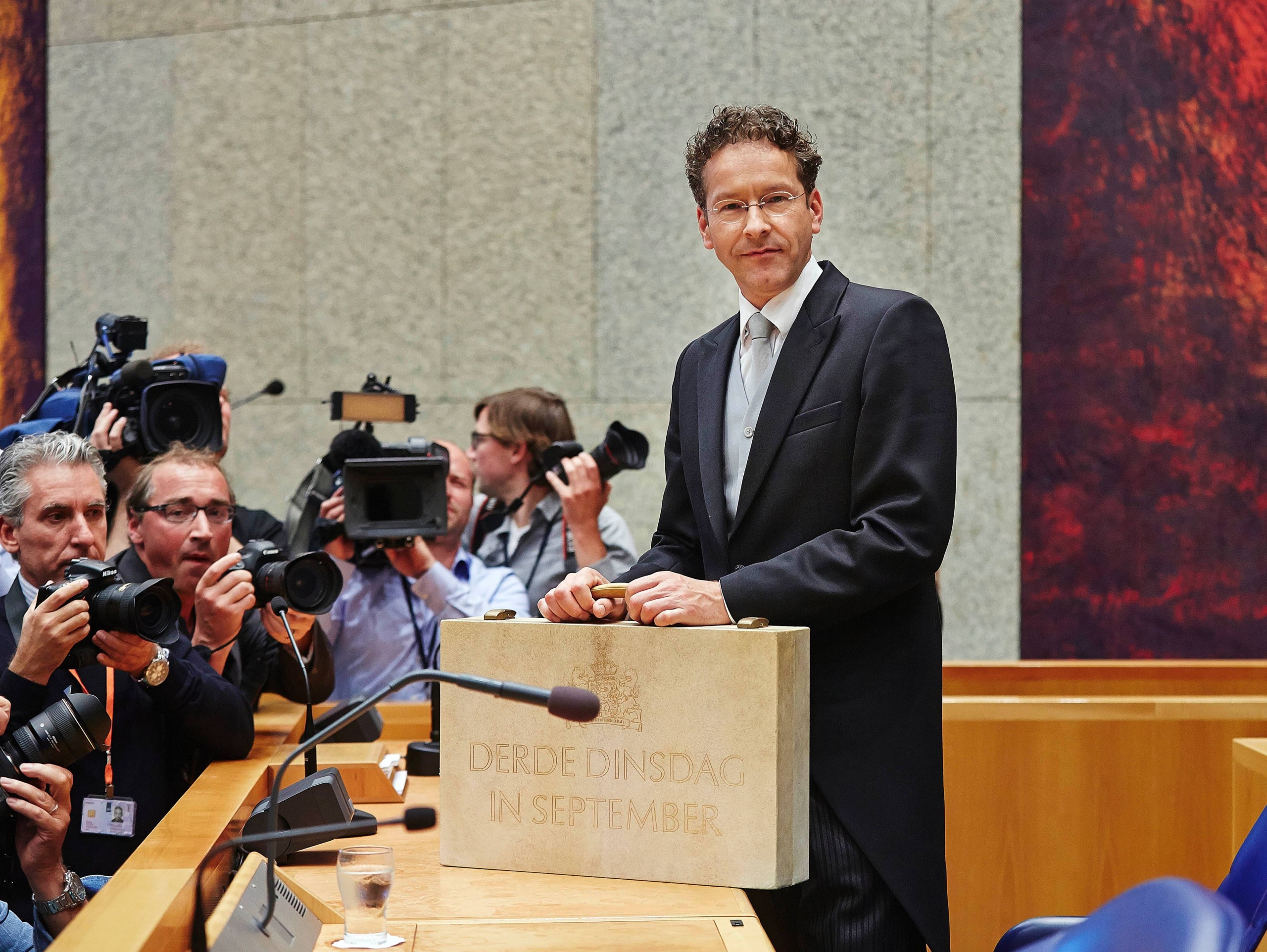 aanbieden_koffertje_tweede_kamer_0