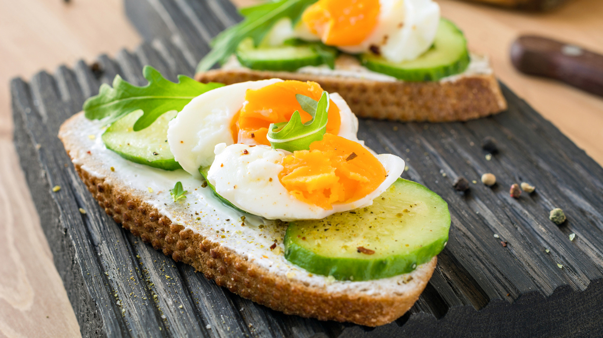 Bruschetta with cucumber, egg and arugula