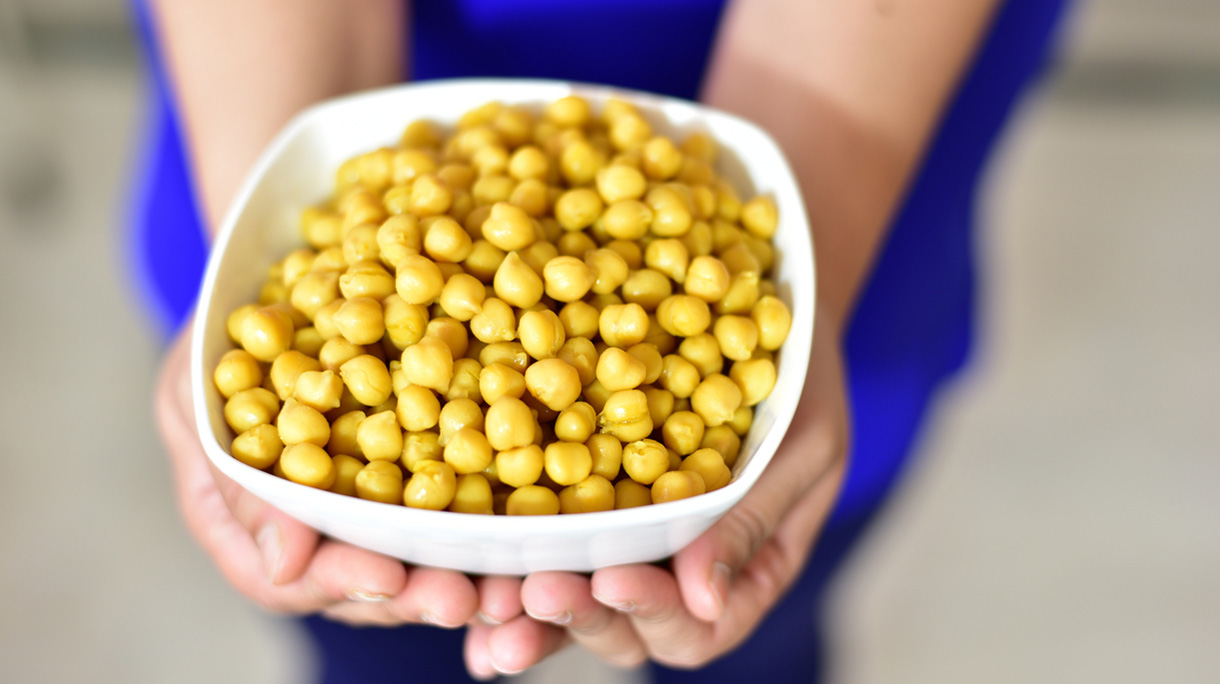Bowl of boiled chickpeas