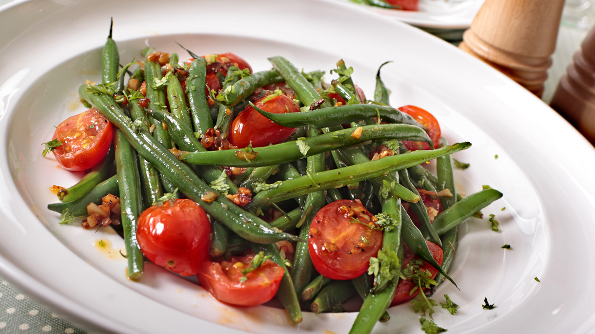 Green beans and tomato salad