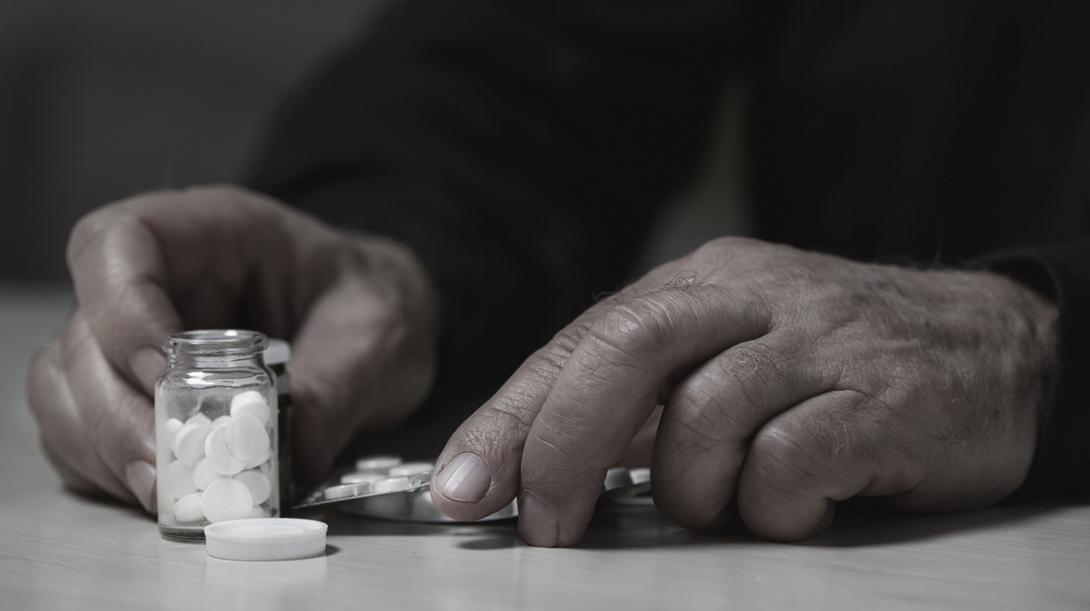 Man going to overdose drugs