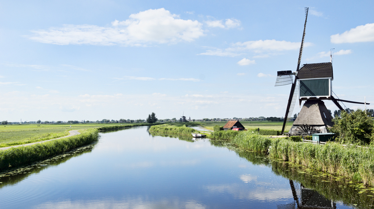 Windmill at canal in the Alblasserwaard