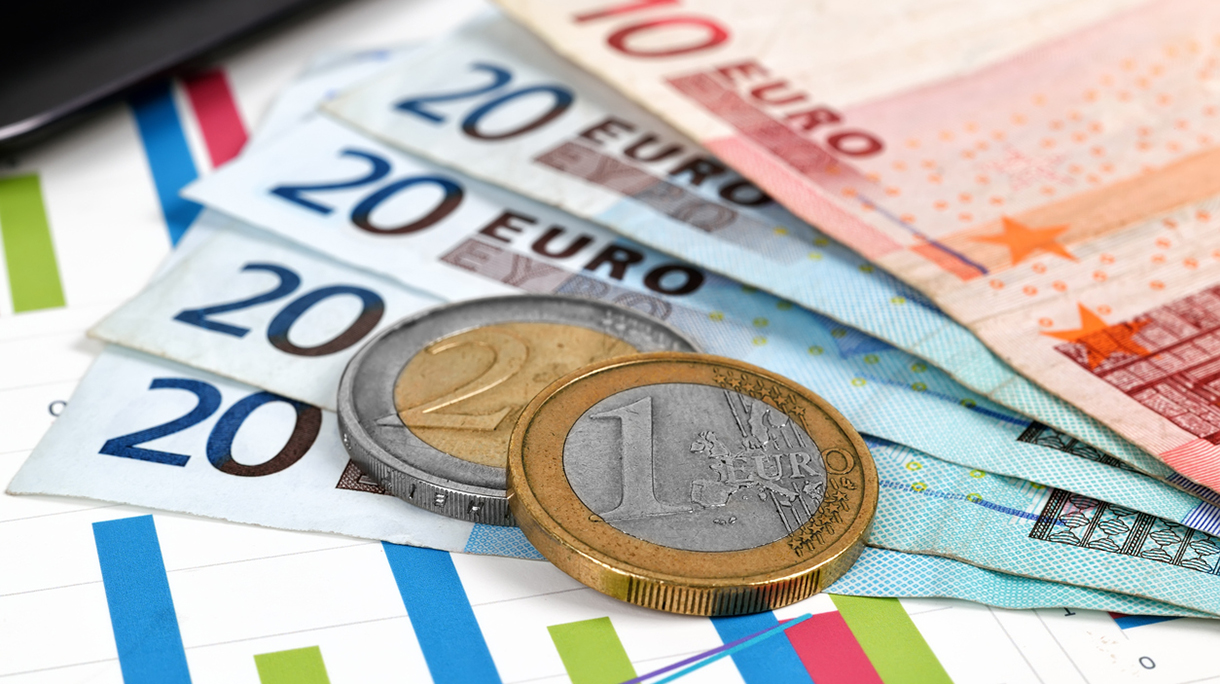 euro bills and coins