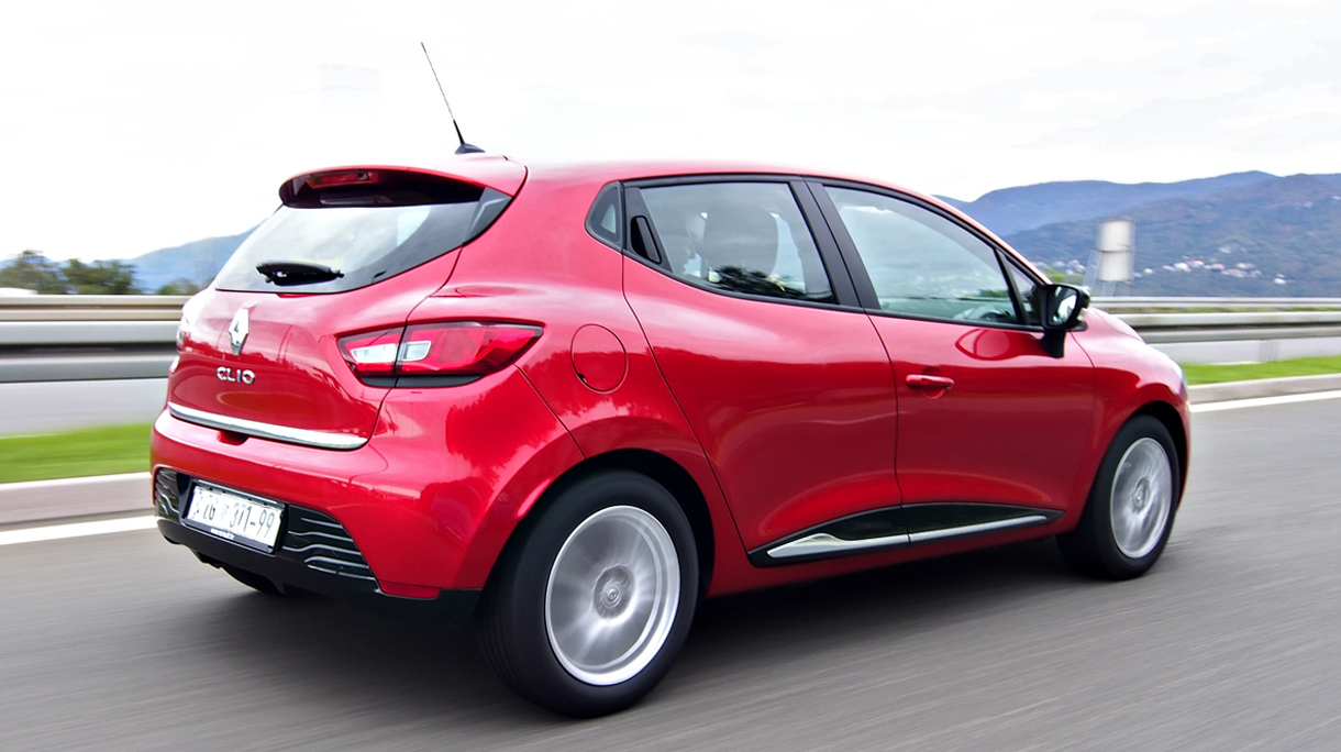 New Clio driving