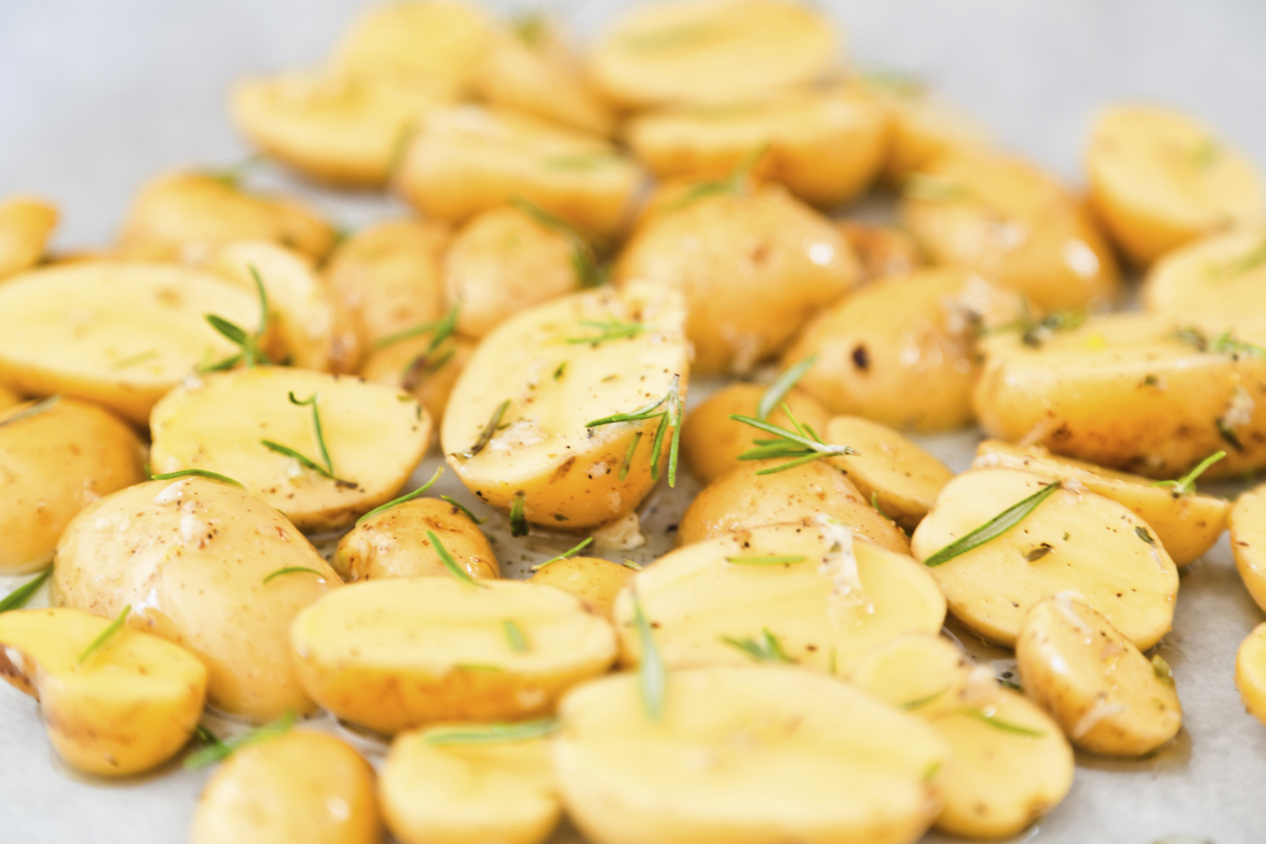 Aardappels en ui in de oven