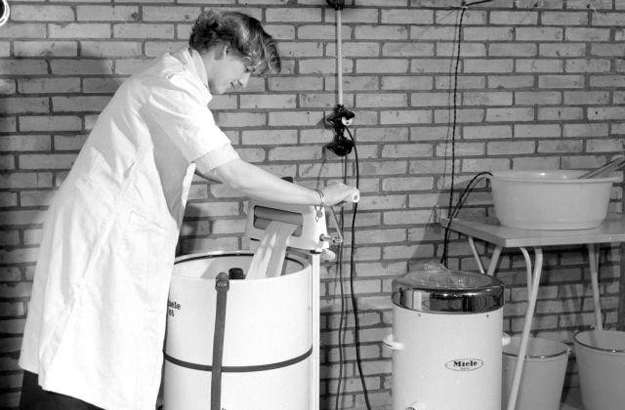 wringer_en_centrifuge_wringer_and_centrifuge_284397795513_29.jpgmediaclass-landscape-large.2c9d6c4cb847ce456d63dfe410bfcb2d0db5e937