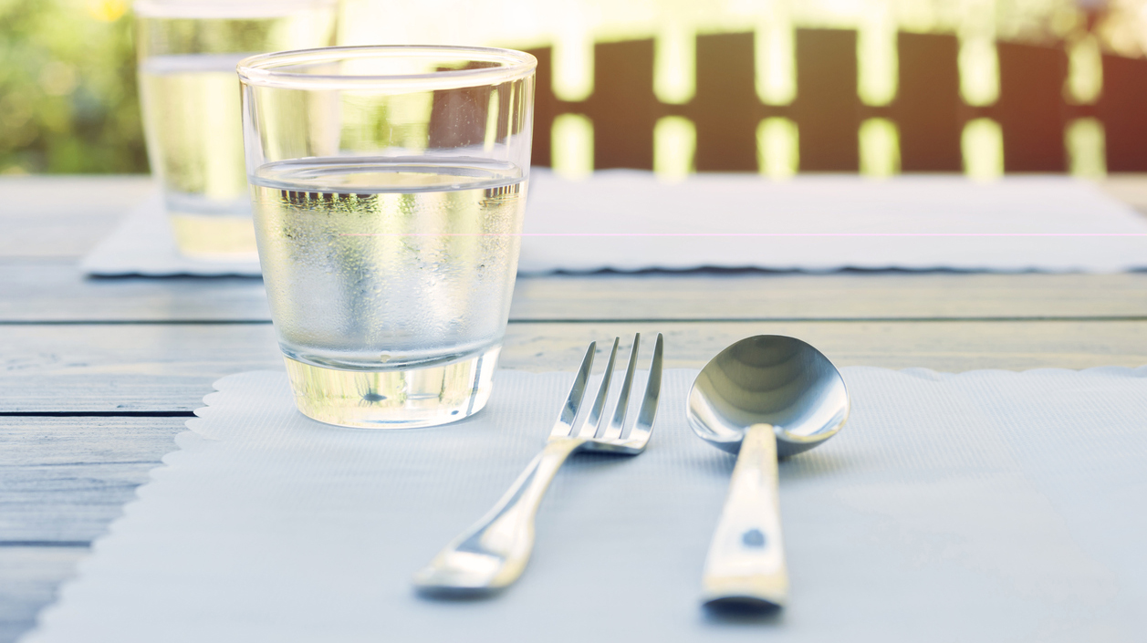 Refreshing outdoor restaurant table setting