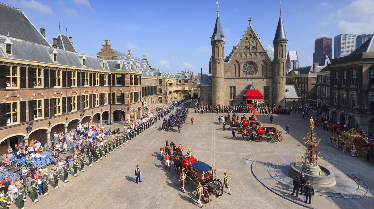 royal carriage arriving on Binnenhof during Prinsjesdag