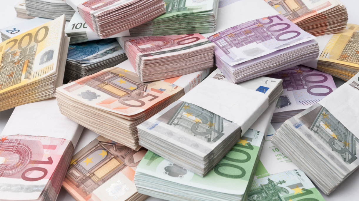stack-of-euro-banknotes-picture-id155159061