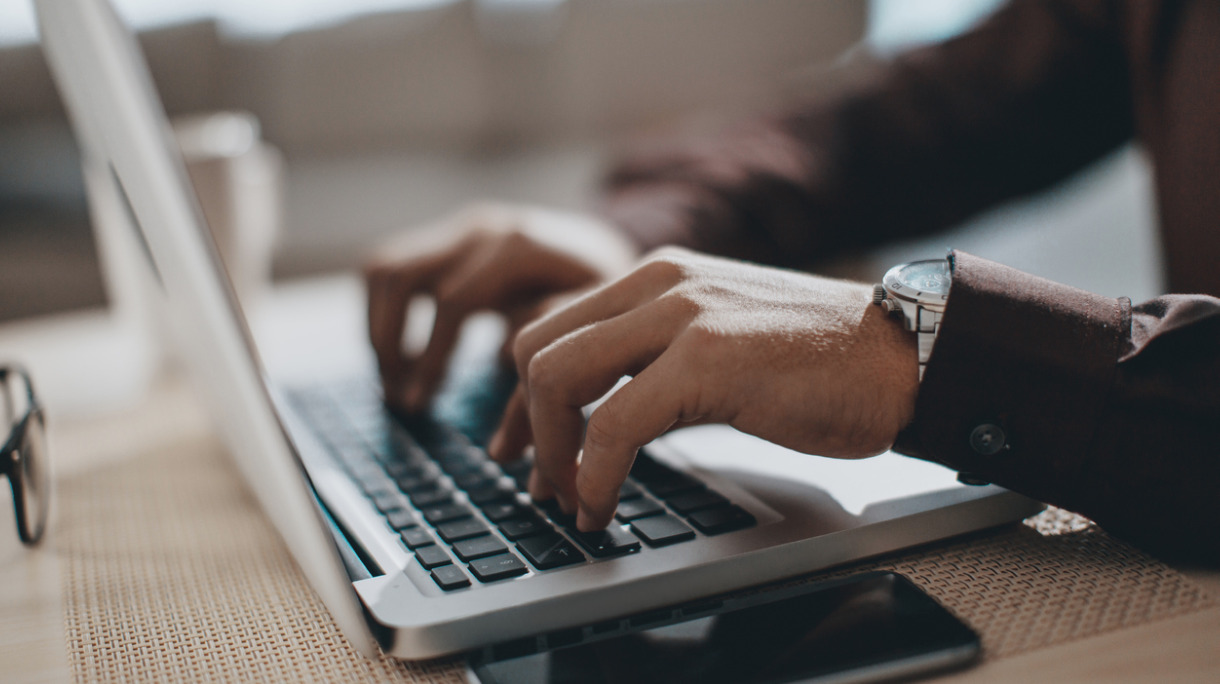 hands-typing-on-laptop-computer-picture-id638149788