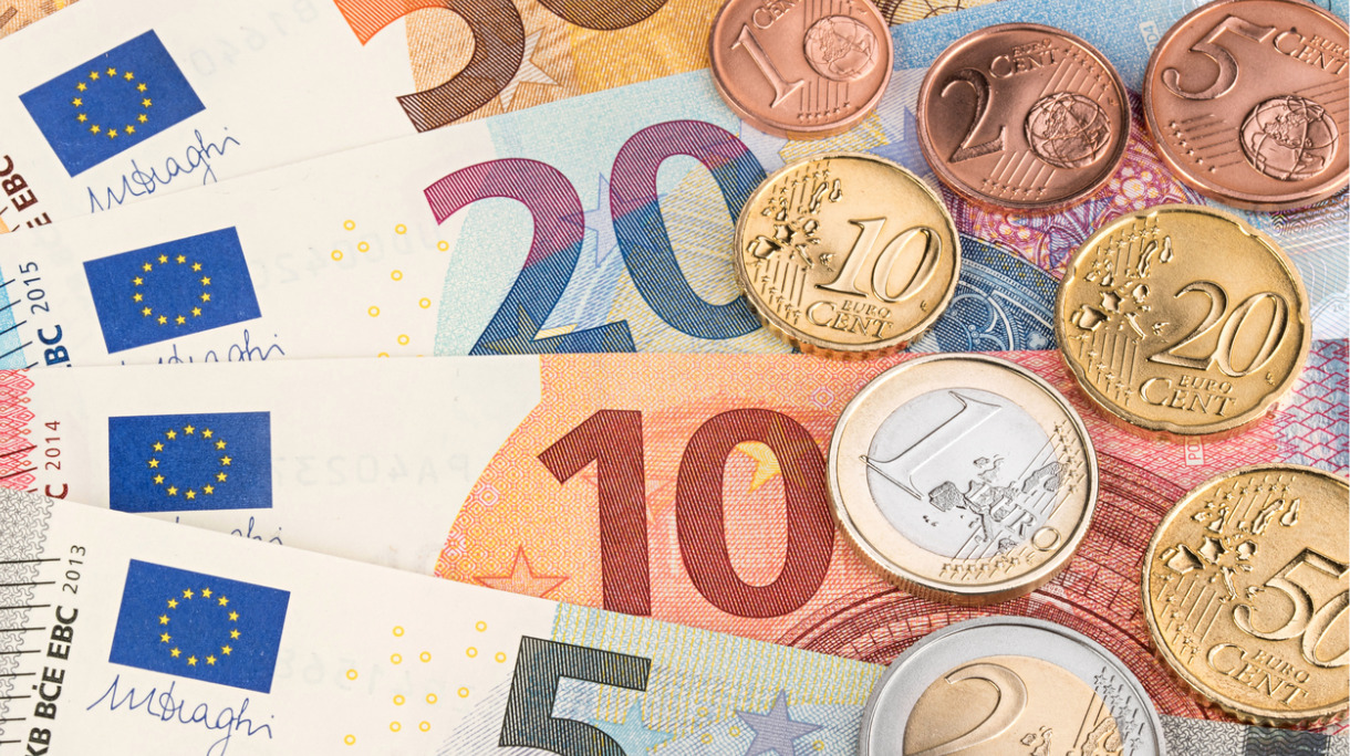 euro-and-cent-coins-on-bank-notes-picture-id670891548