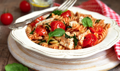 fusilli-with-chickenspinach-and-cherry-tomatoes-picture-id506216686