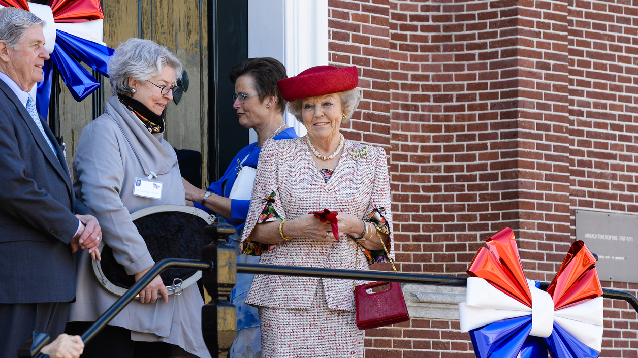 Prinses Beatrix is visiting Oud-Vossemeer