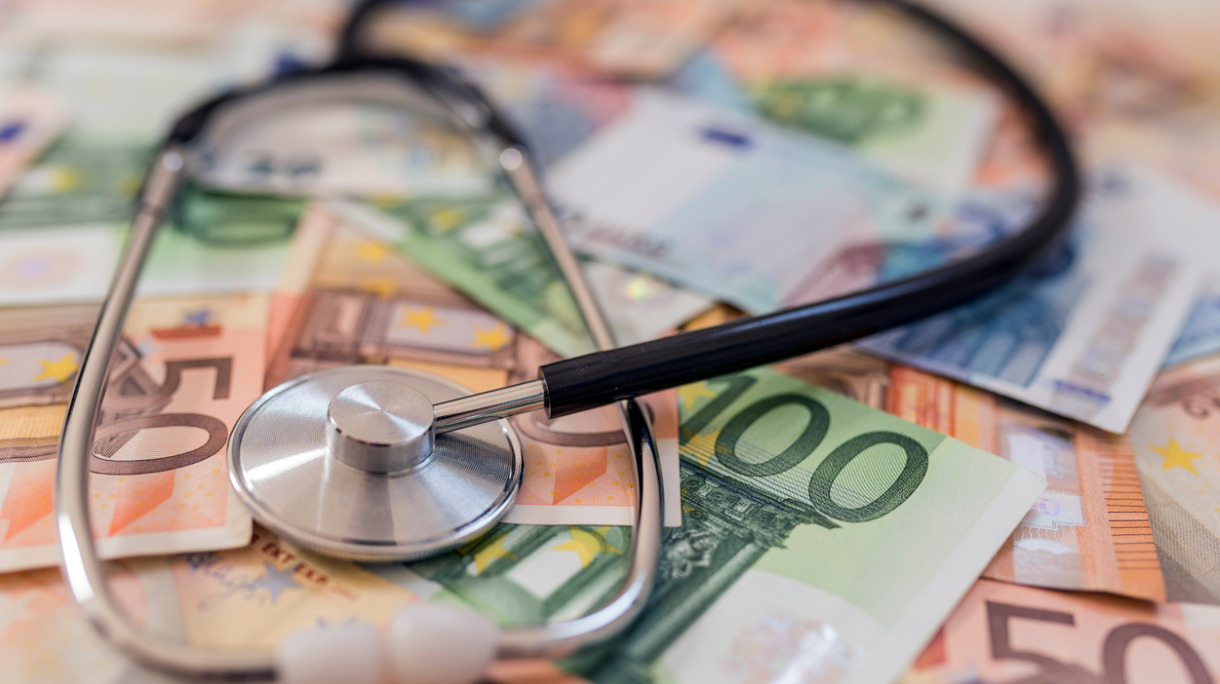 saving-for-your-healthcare-picture-id804567730