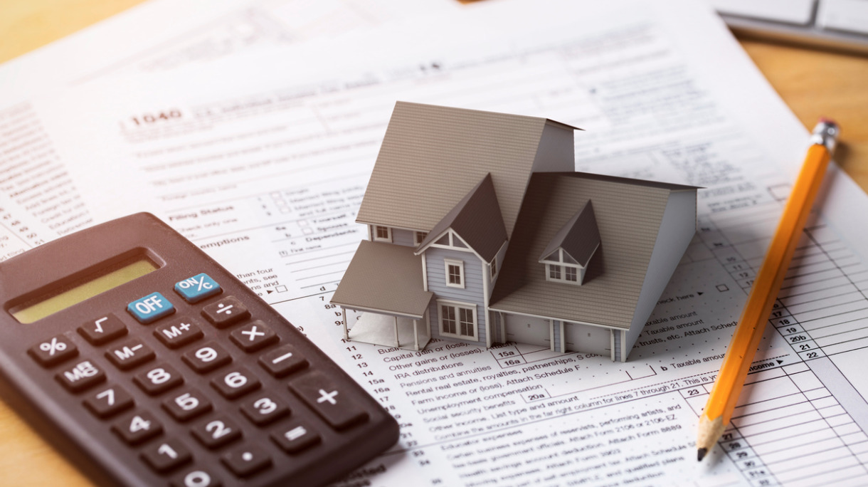 home-tax-deduction-mortgage-interest-picture-id903035430