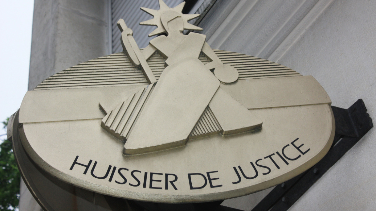 bailiff-emblem-picture-id936425446