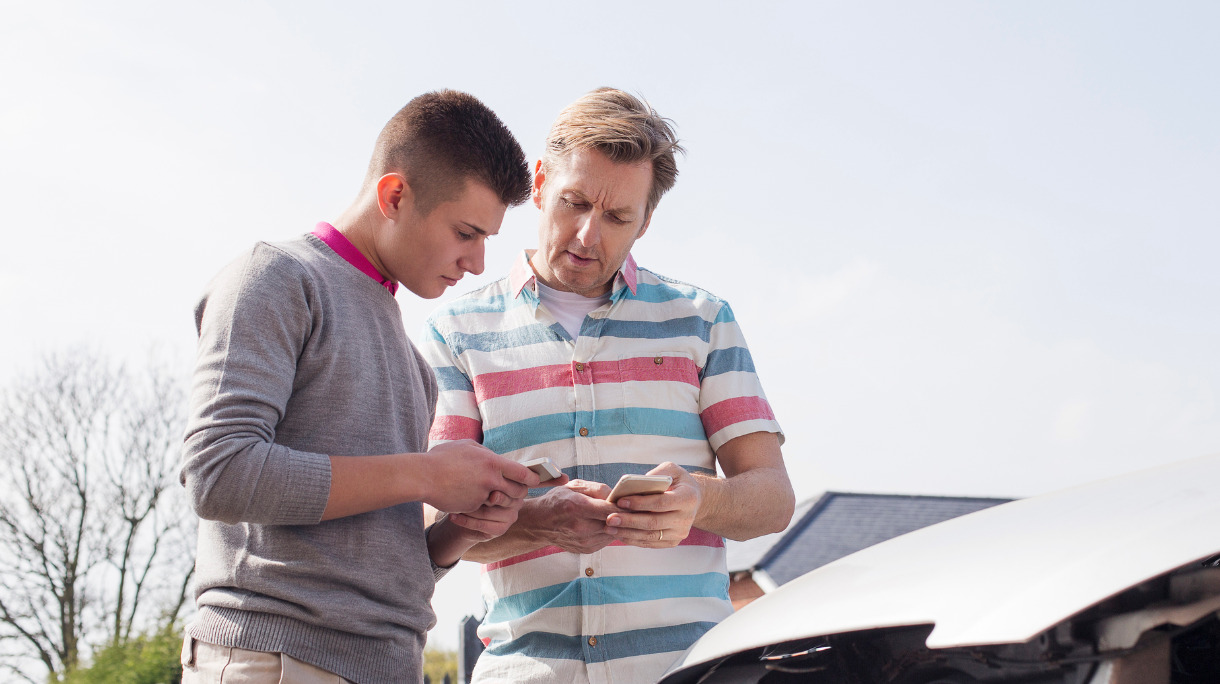exchanging-insurance-details-picture-id4780509341