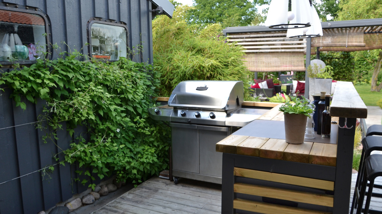 outdoor-kitchen-with-a-stainless-gas-grill-picture-id171336497