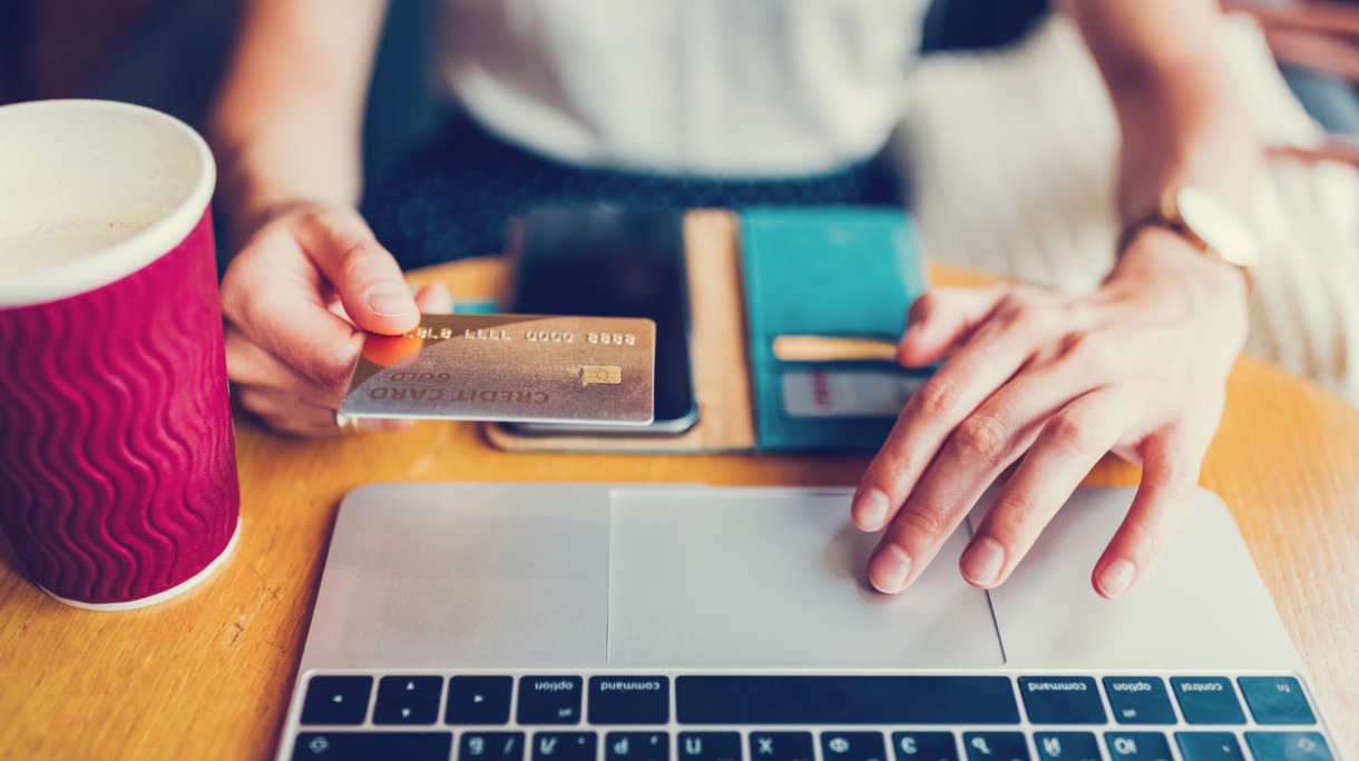paying-online-with-credit-card-picture-id653536234