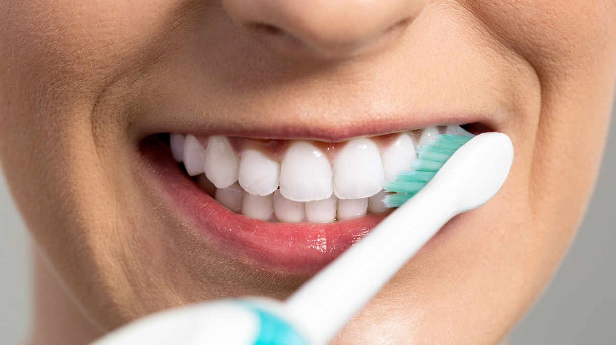 Cleaning and whitening teeth