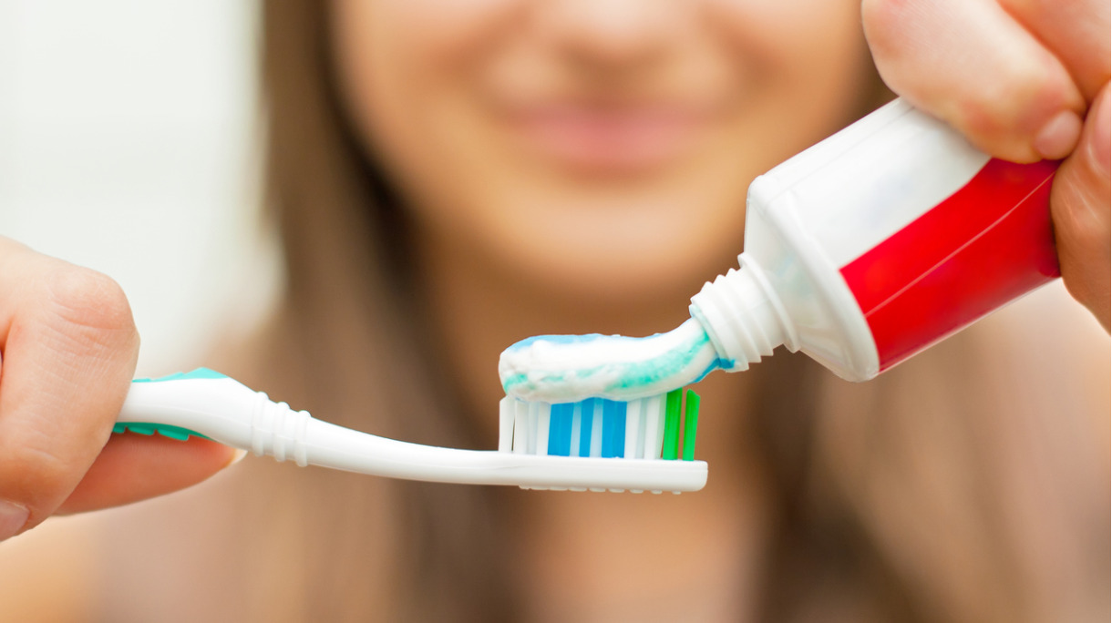 toothbrush-with-toothpaste-picture-id1534952541