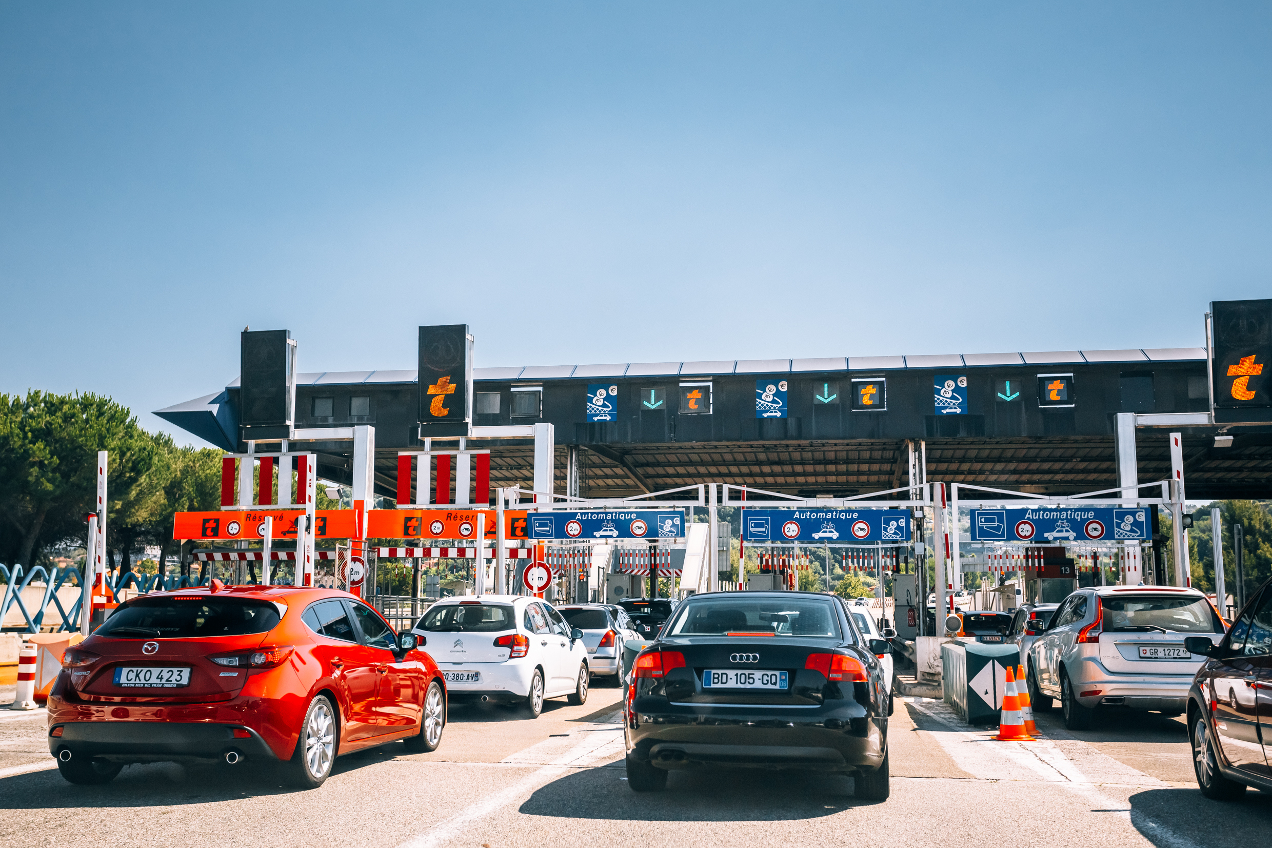 Cars passing through the point of toll highway, toll station.