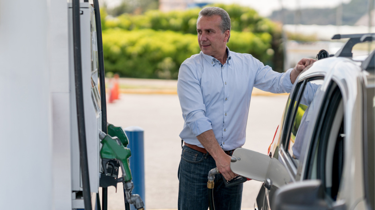 man-refueling-his-car-at-a-gas-station-picture-id656353406