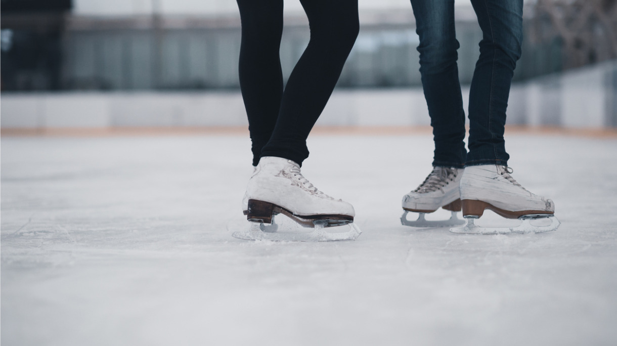 women-at-iceskating-picture-id640269296