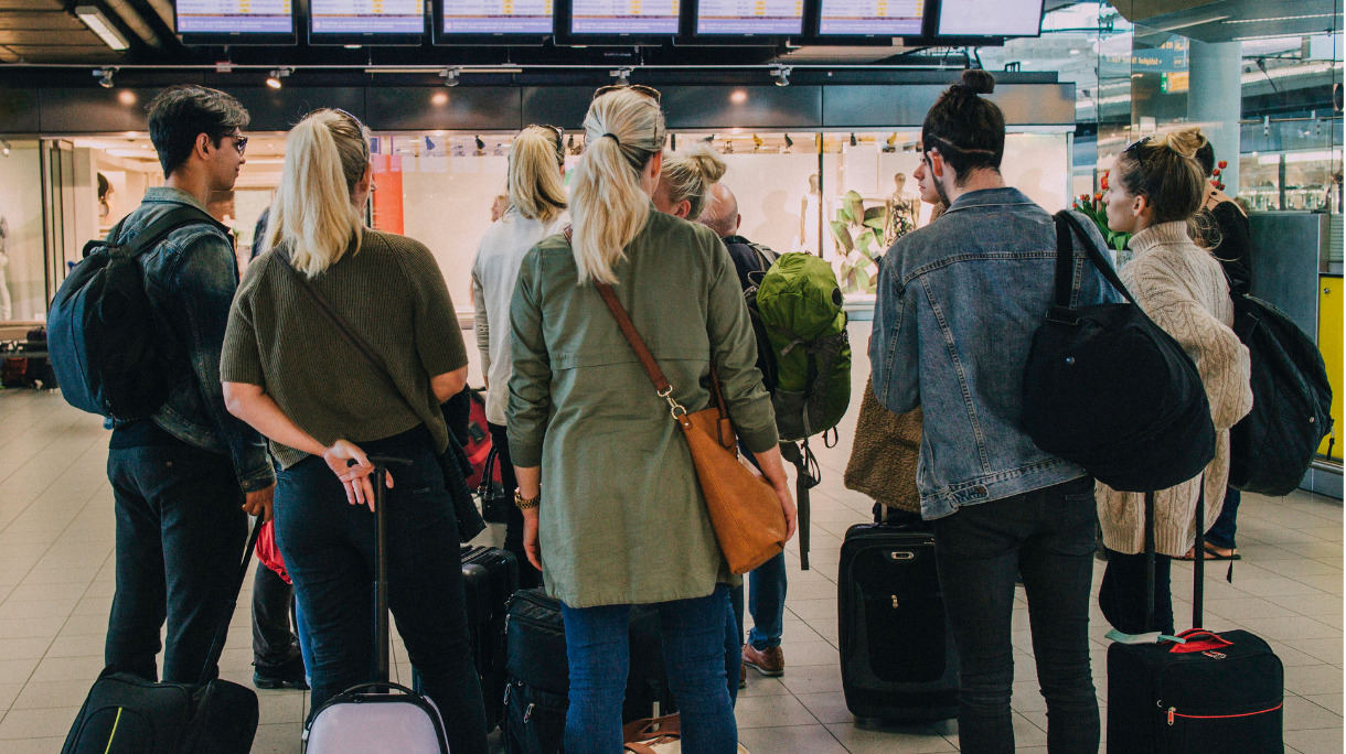 at-the-airport-in-amsterdam-picture-id823459112