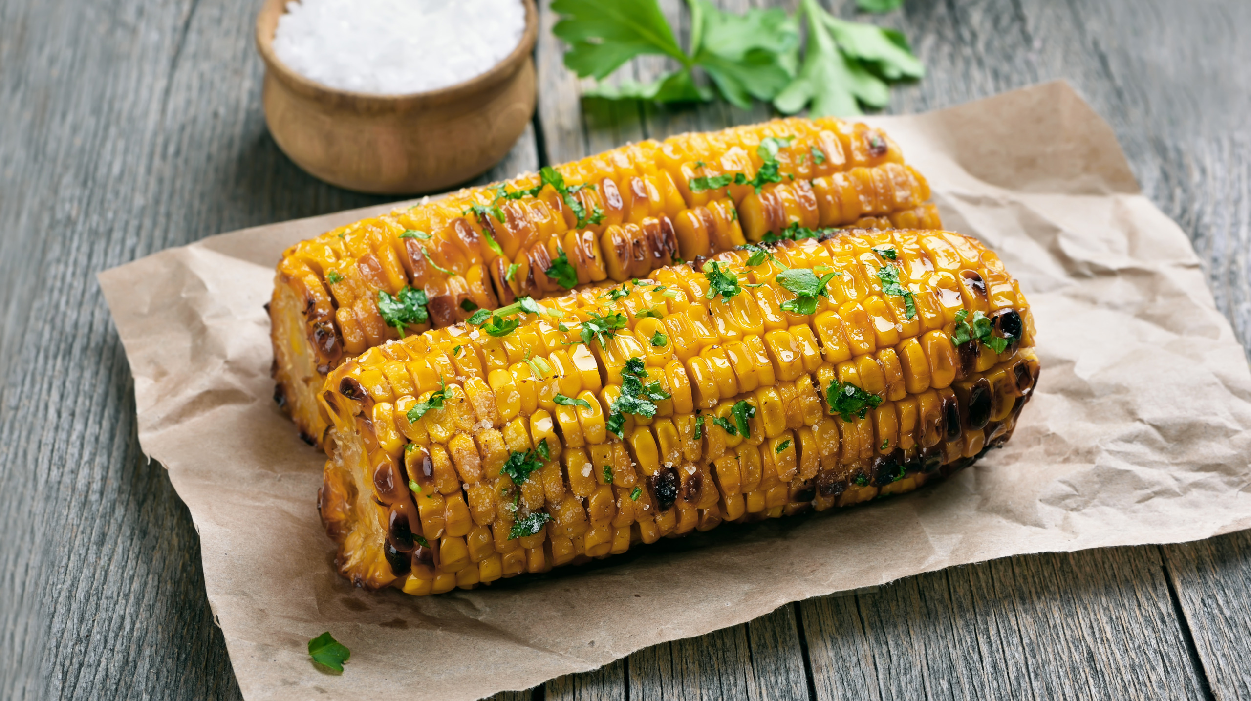 Grilled corn cobs on rustic table