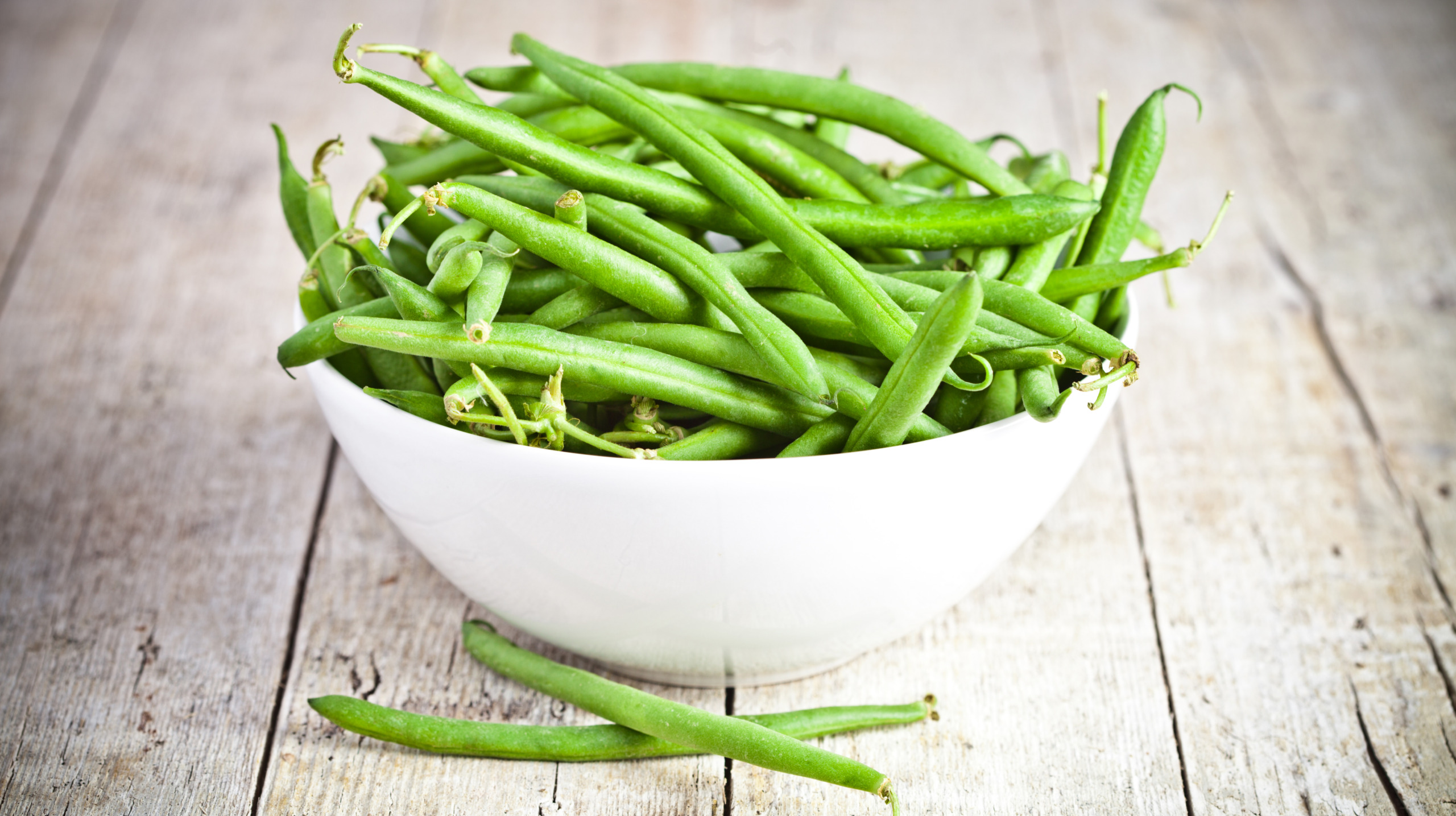 green string beans in a bowl