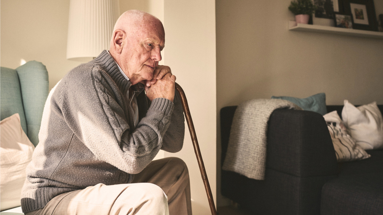 elderly-man-sitting-alone-at-home-picture-id912073280