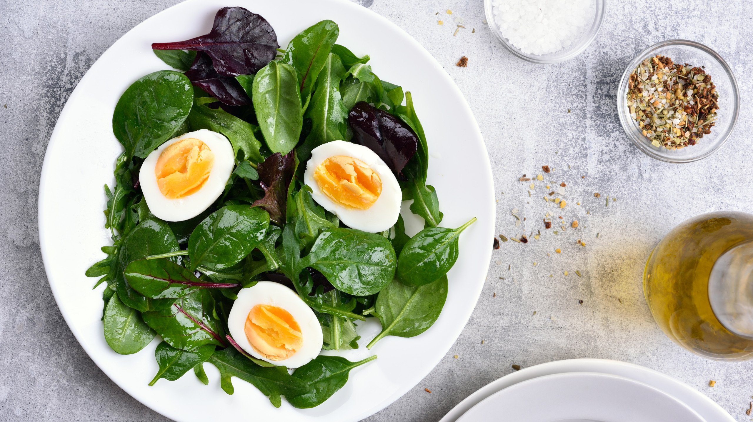 Green salad with egg