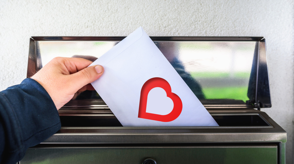 love-letter-with-heart-picture-id945487106