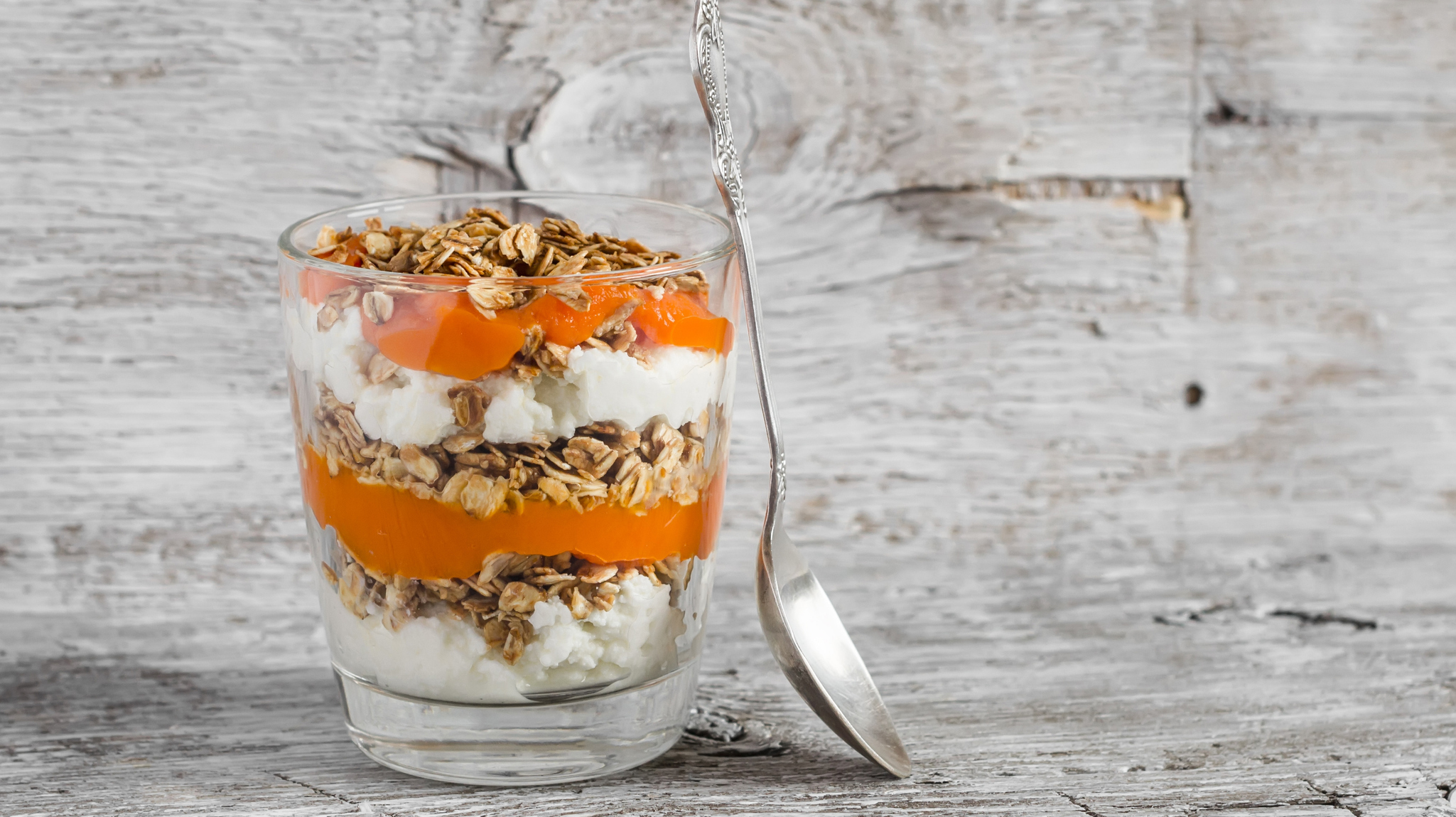 Healthy Breakfast – yogurt with granola and fruit smoothie