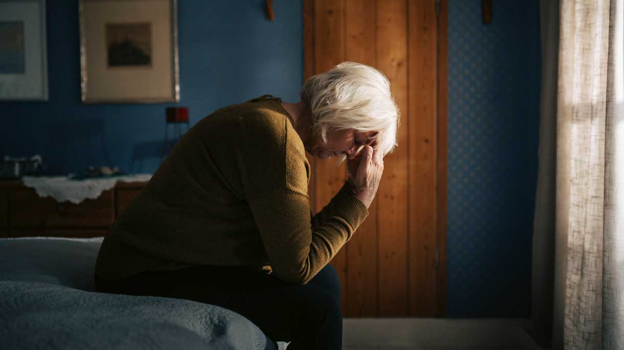 depressieve vrouw op bed