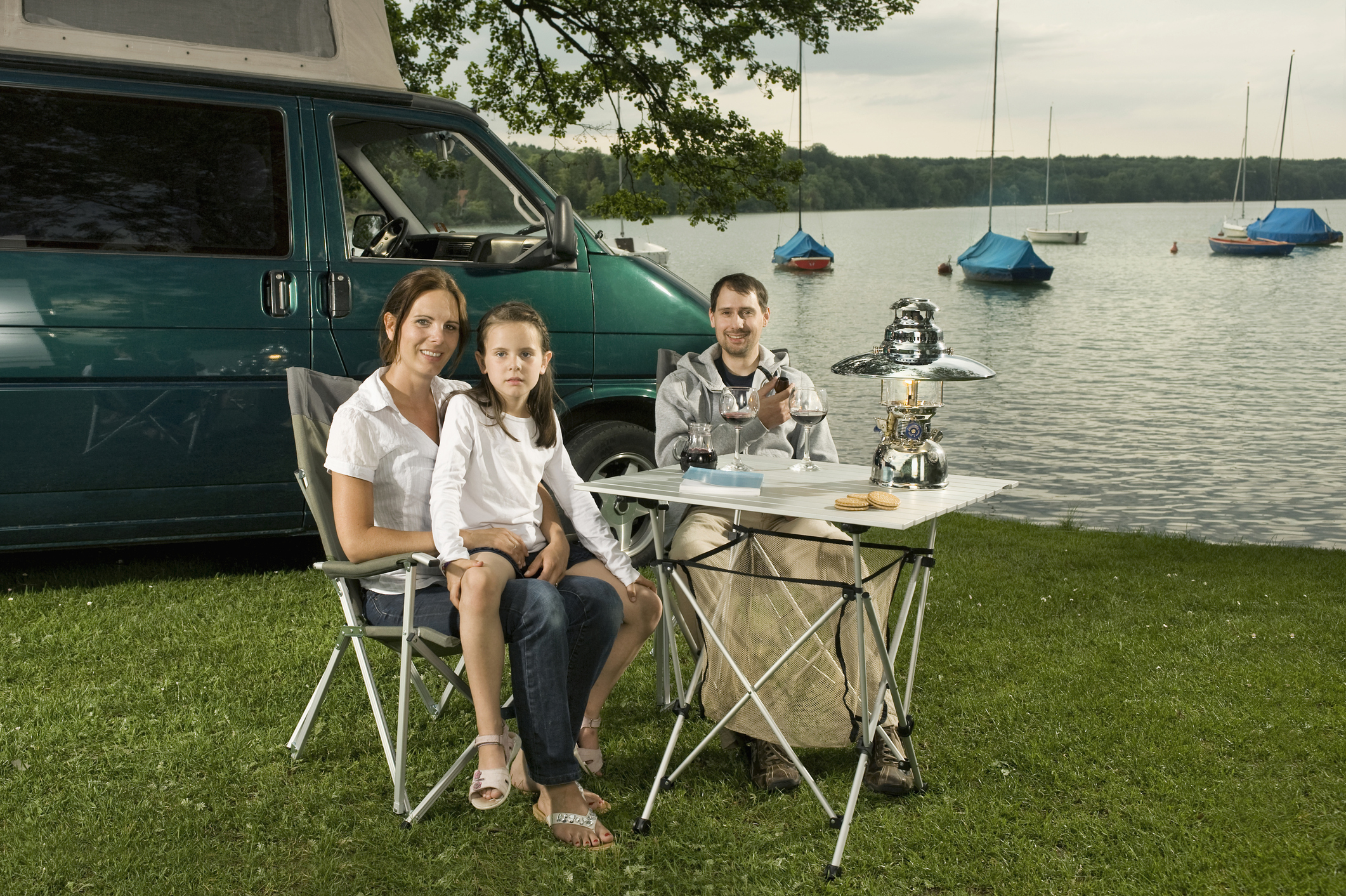 Germany, Bavaria, Woerthsee, Family camping near lakeside