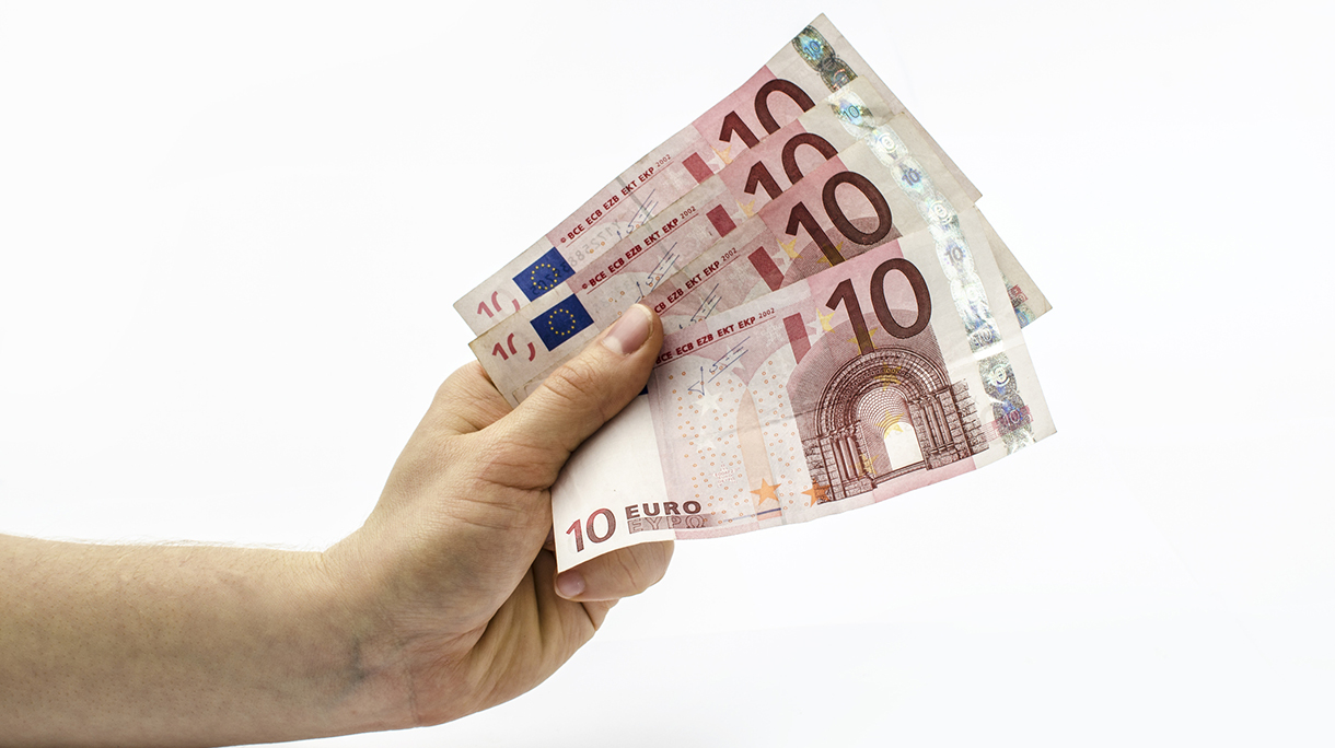 Holding 40 Euros