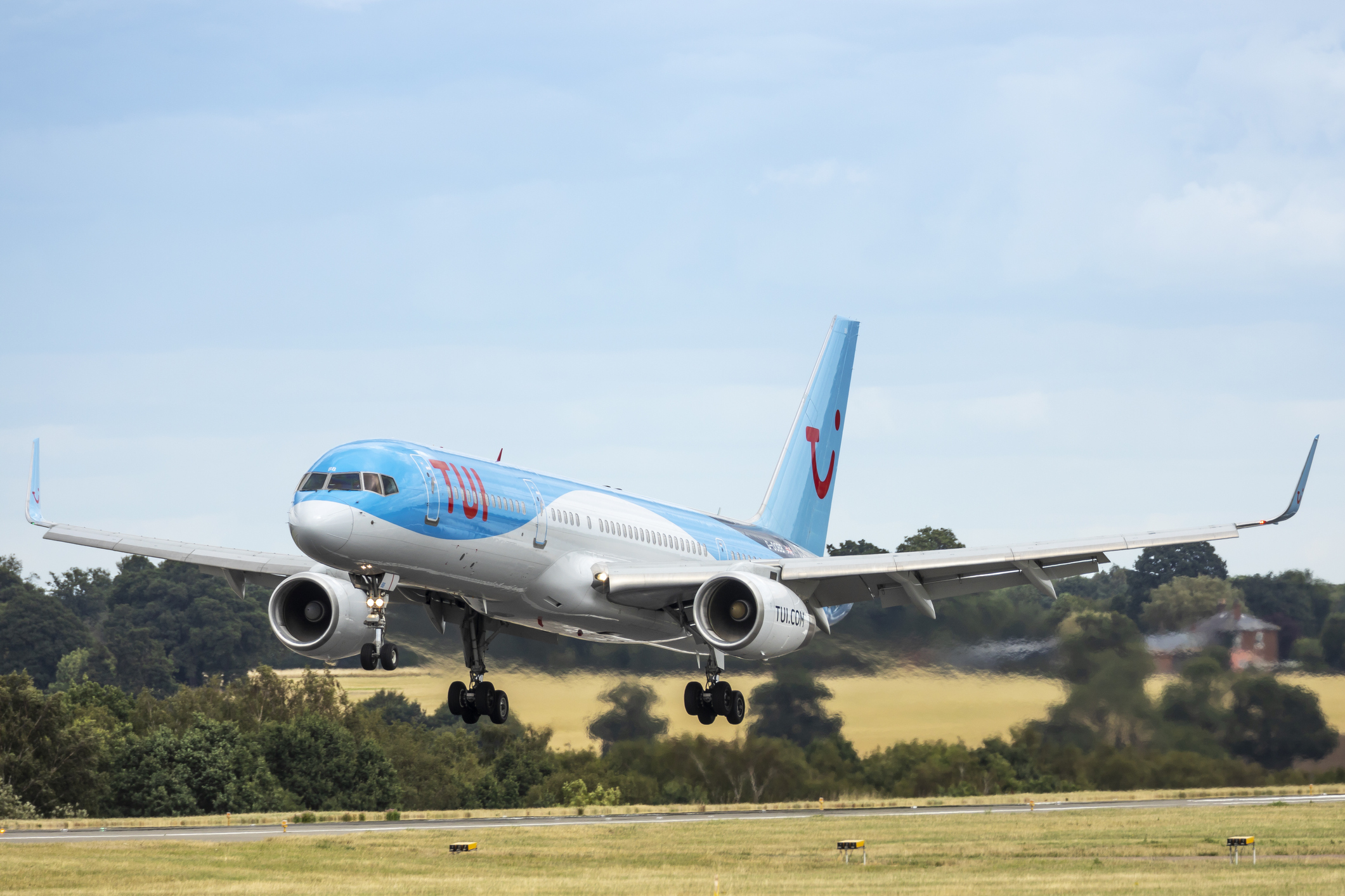 TUI Boeing 757 registration G-OOBB landing on August 24th 2018 at London Luton Airport, Bedfordshire, UK