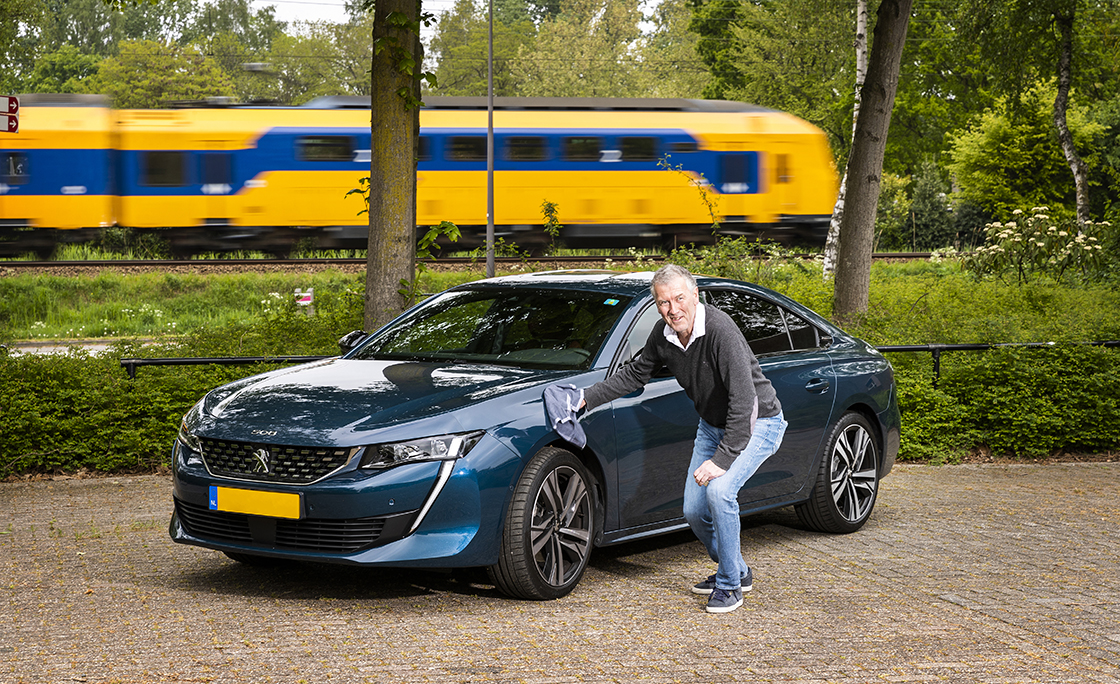 Peugeot508_01bew.jpg